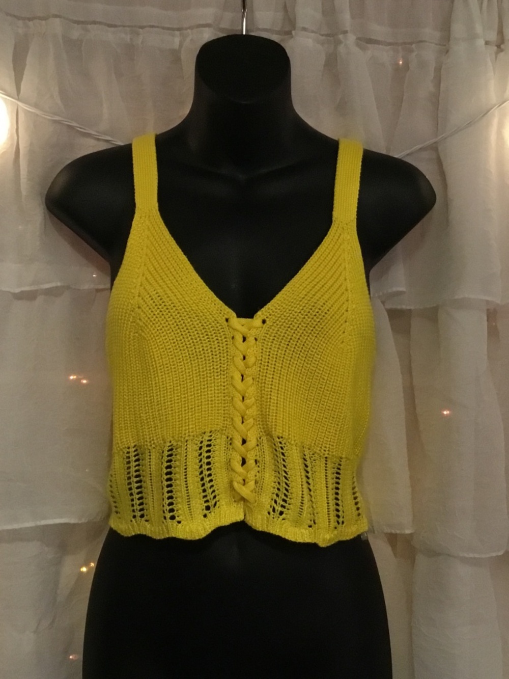 Jolie & Joy Yellow Knit top Fit like a Small